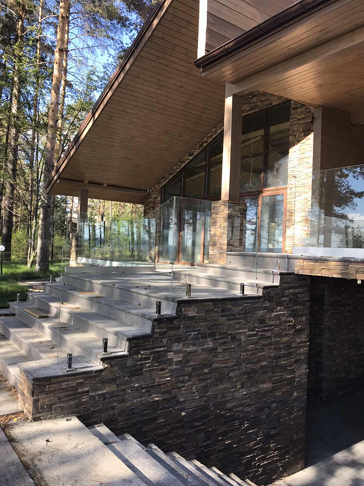 Стеклянные перегородки для коттеджа